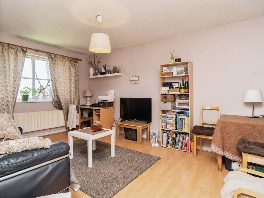 2 bed flat for sale in Swiftsure Road, Chafford Hundred, Grays, Essex RM16, £260,000