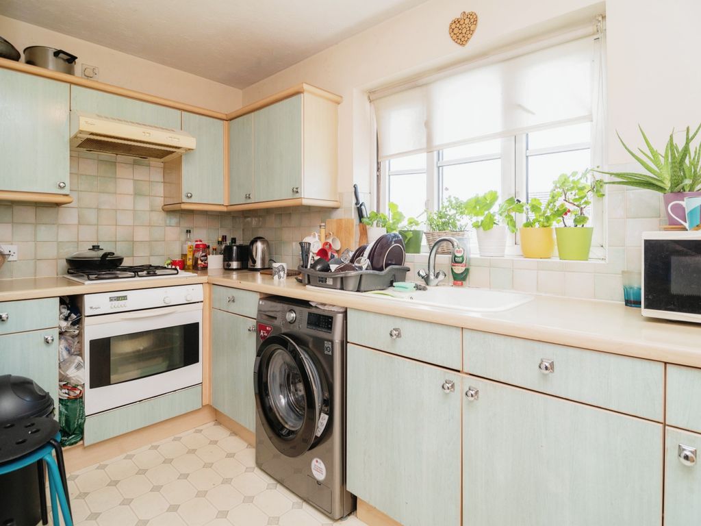 2 bed flat for sale in Swiftsure Road, Chafford Hundred, Grays, Essex RM16, £260,000