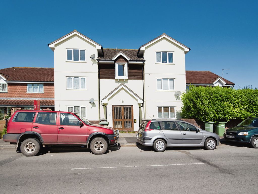 2 bed flat for sale in Oriel Drive, Glastonbury, Somerset BA6, £95,000