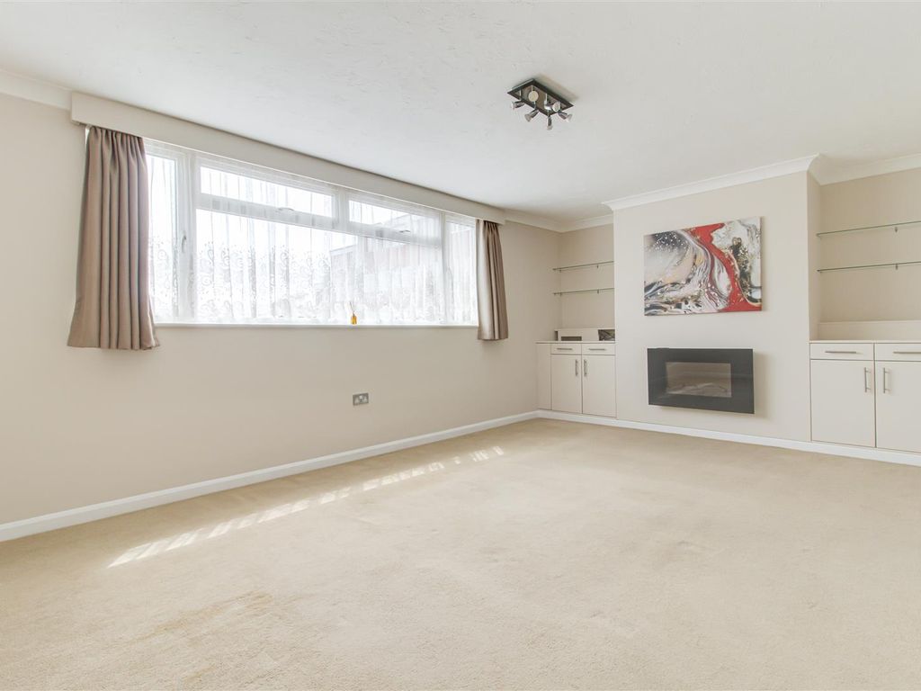 2 bed maisonette for sale in Templewood Court, Hadleigh, Benfleet SS7, £250,000