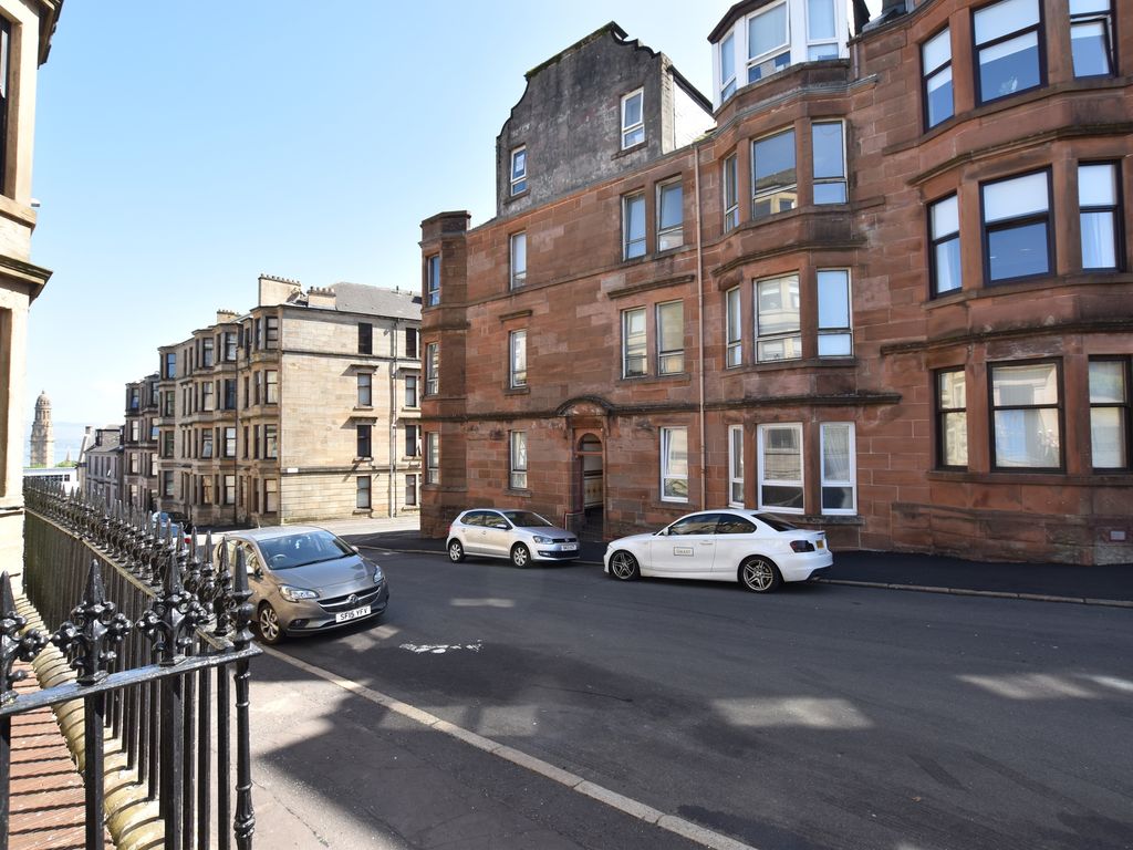 2 bed flat for sale in Bank Street, Greenock PA15, £79,000