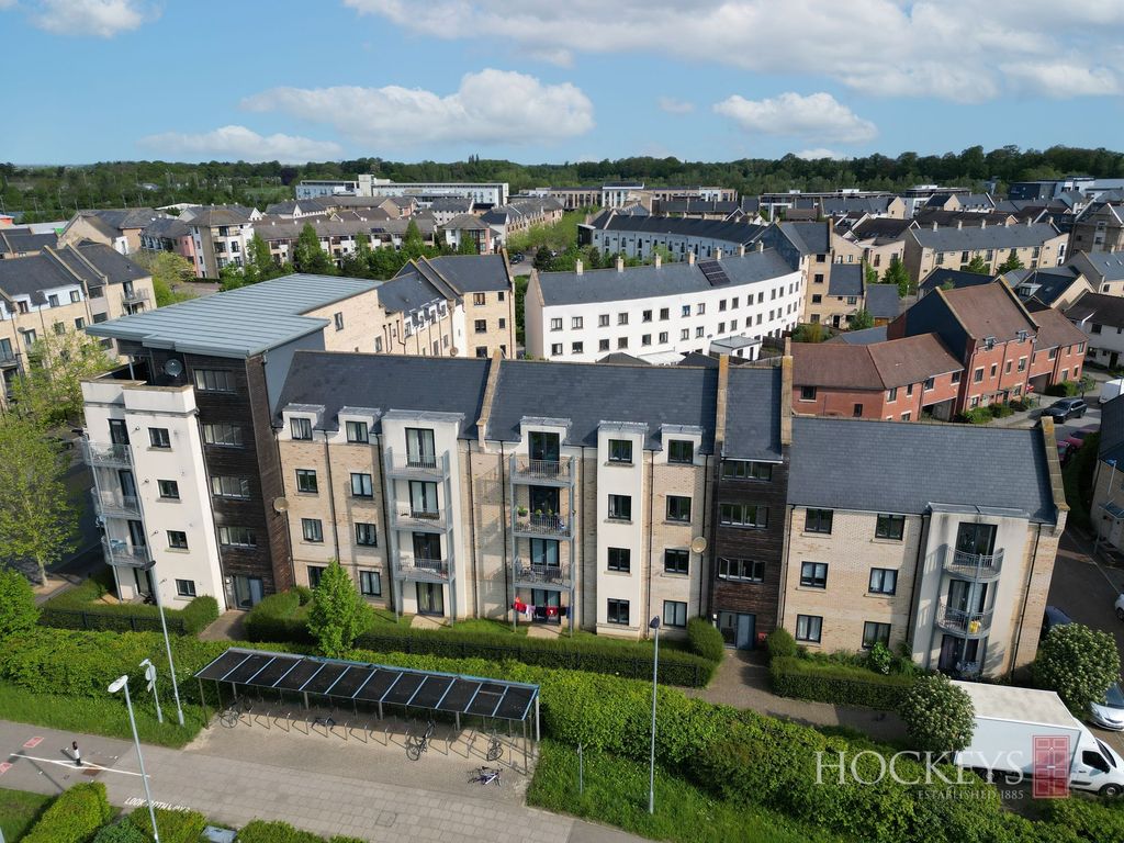 2 bed flat for sale in Sweetpea Way, Cambridge CB4, £300,000