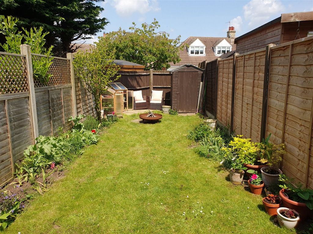 2 bed terraced house for sale in Upperstone Close, Stotfold, Hitchin SG5, £275,000