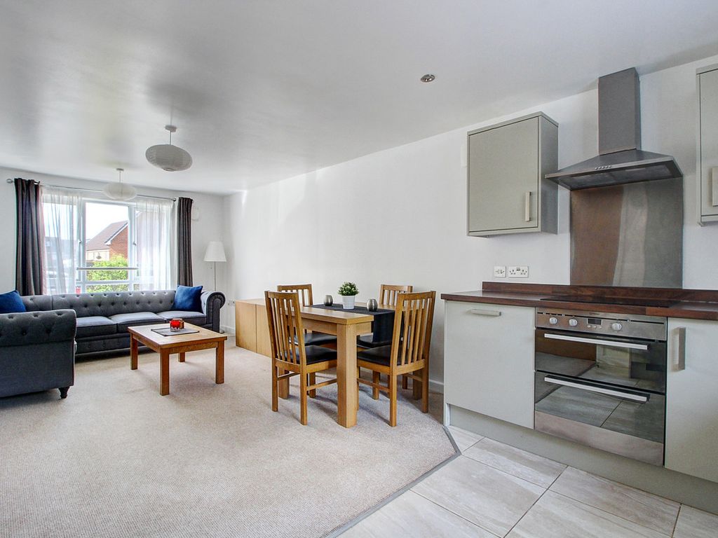 2 bed flat for sale in Bunkers Crescent, Bletchley MK3, £220,000