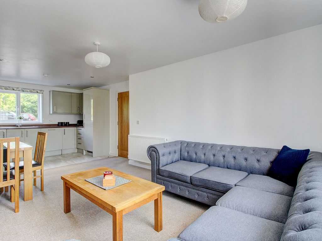 2 bed flat for sale in Bunkers Crescent, Bletchley MK3, £220,000