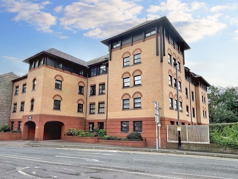 1 bed flat for sale in St. Nicholas Street, Hereford HR4, £130,000