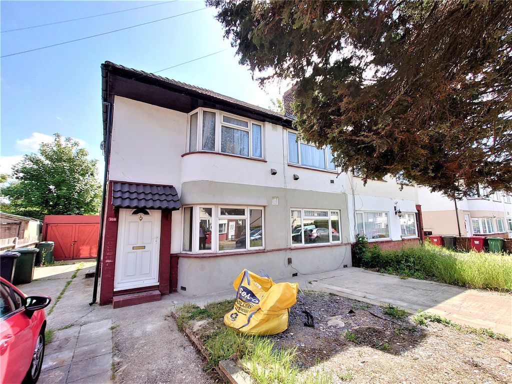 2 bed maisonette for sale in Stafford Avenue, Slough, Berkshire SL2, £234,950