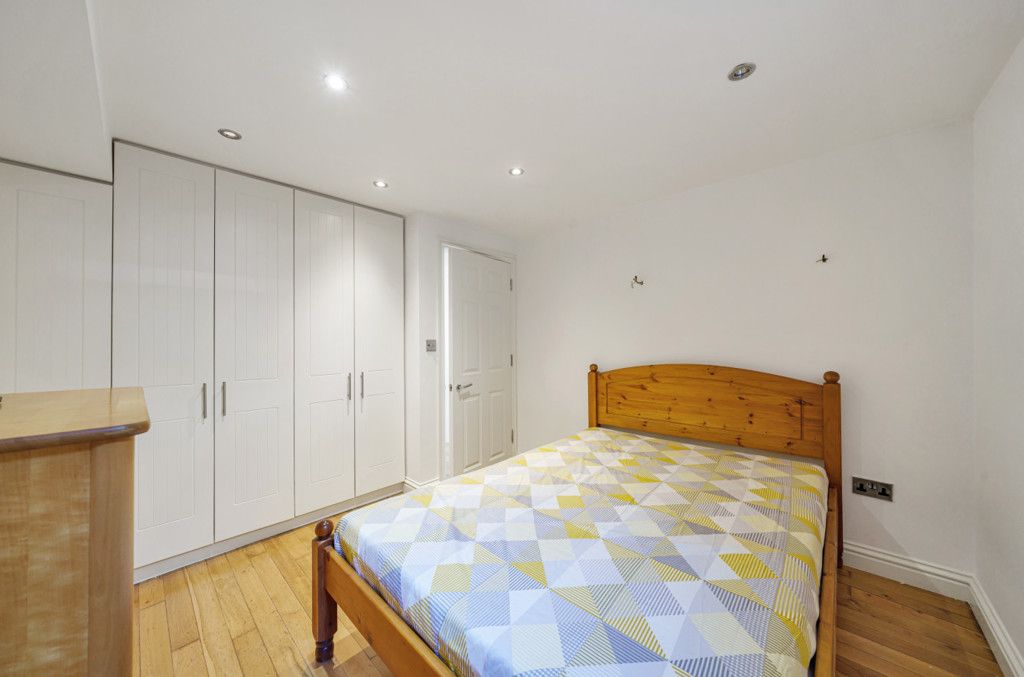 1 bed maisonette for sale in Alma Road, Windsor, Berkshire SL4, £250,000