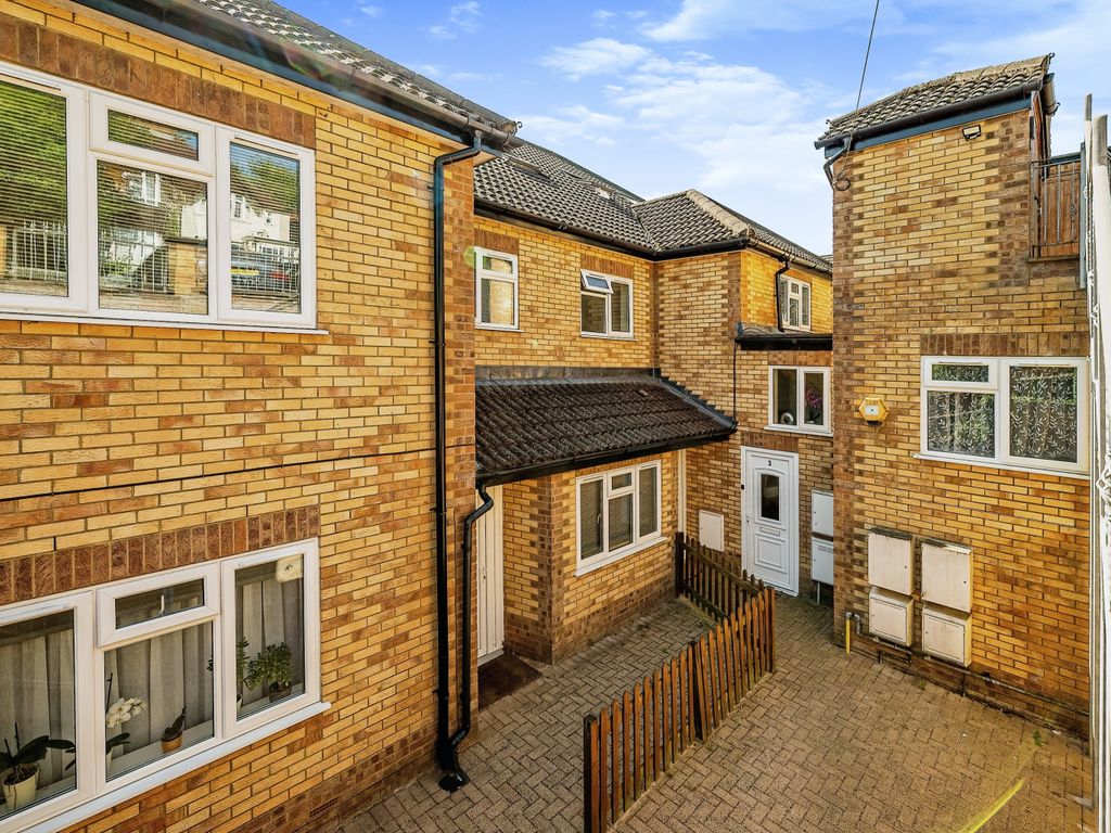 3 bed flat for sale in 32 Booker Lane, High Wycombe HP12, £315,000