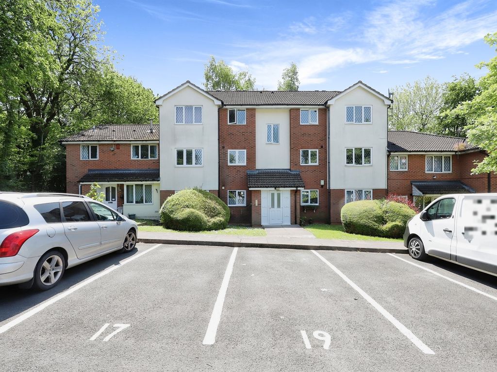 2 bed flat for sale in Claremont Mews, Penn Fields, Wolverhampton WV3, £60,000