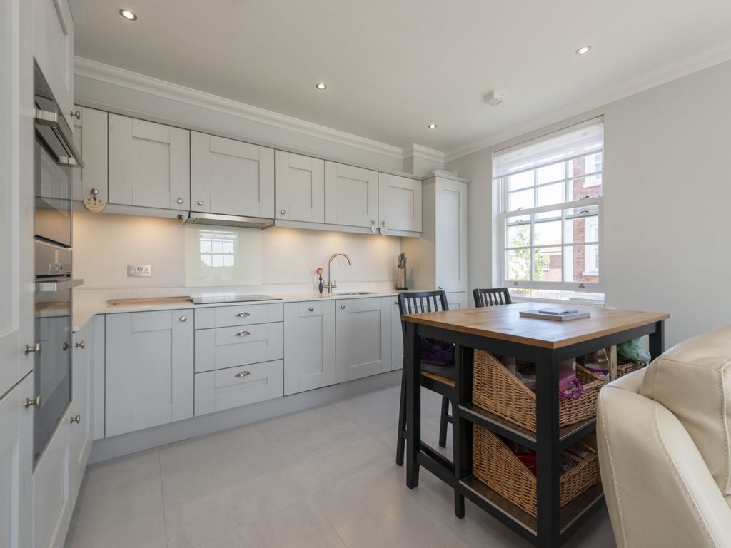 2 bed flat for sale in Ashwick Court, Yeovil BA21, £195,000