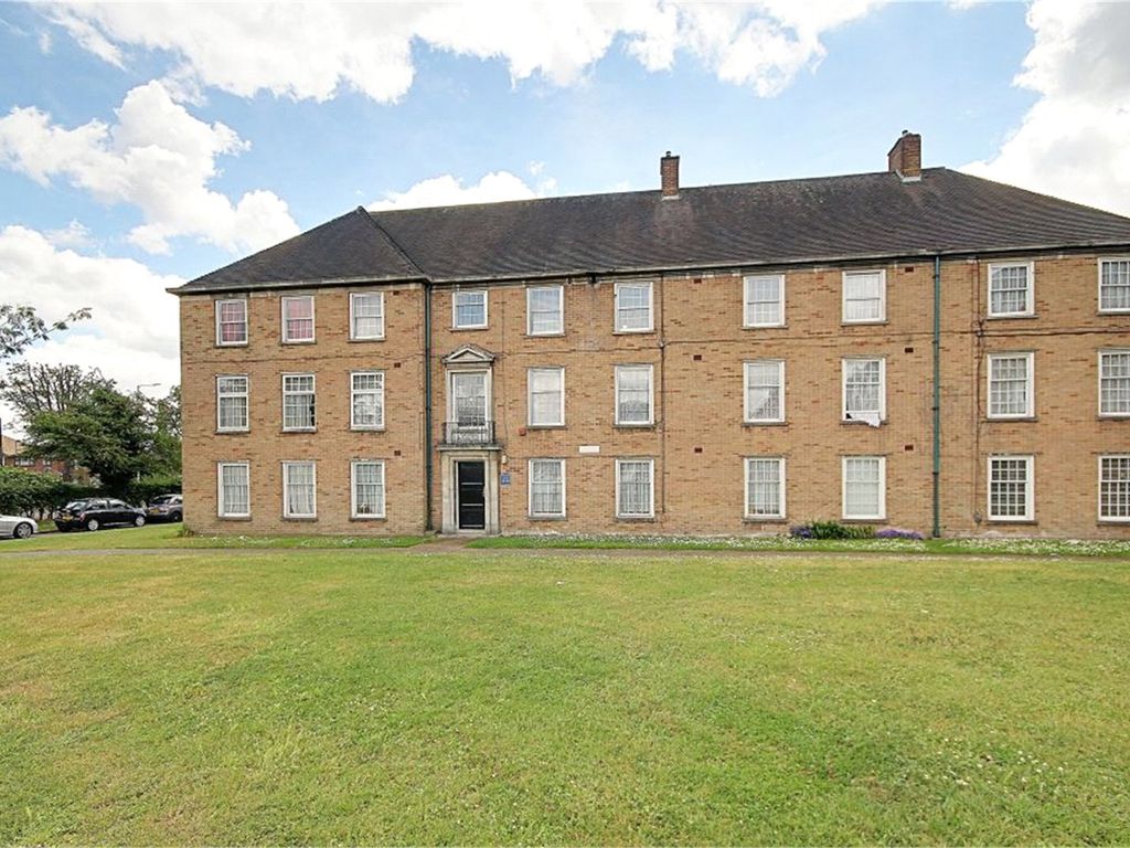 2 bed flat for sale in Manor Court, Enfield EN1, £240,000