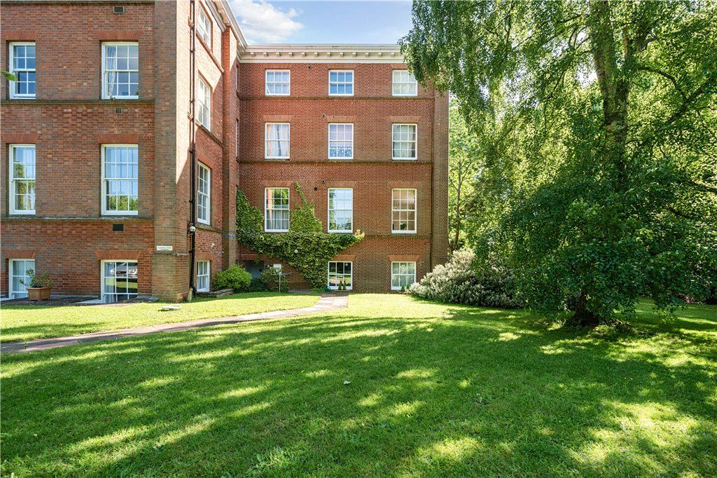 1 bed flat for sale in Montfort College, Botley Road, Romsey, Hampshire SO51, £210,000