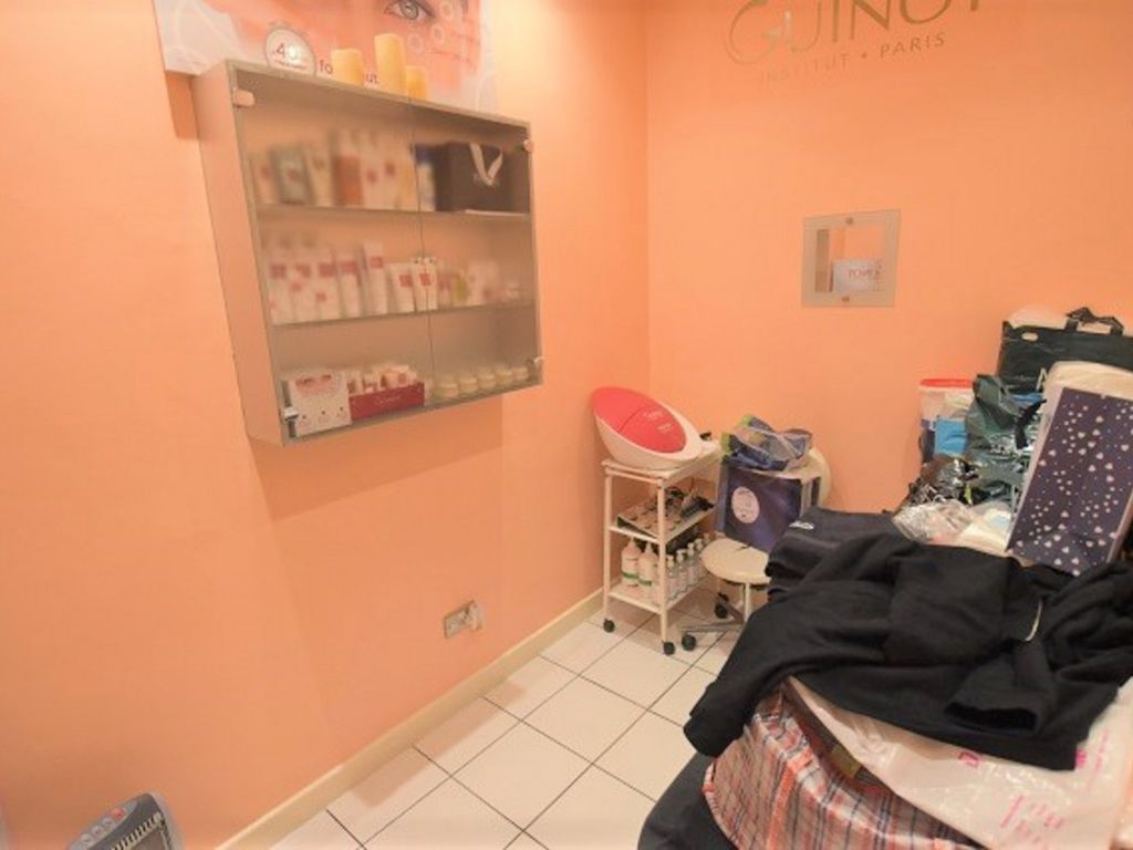 Retail premises for sale in Hair Salon, Upminister RM14, £49,950