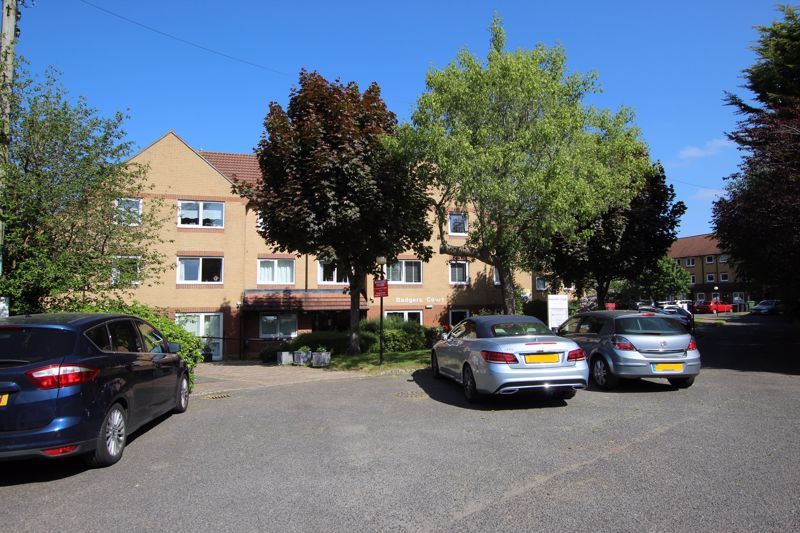 1 bed property for sale in The Grove, Epsom KT17, £140,000