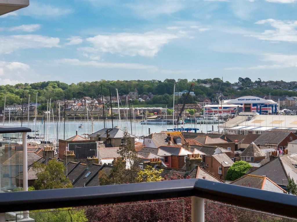 3 bed flat for sale in Admiral Gardens, Cowes PO31, £325,000