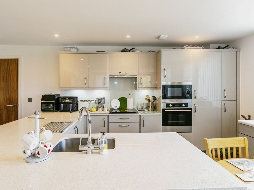 2 bed flat for sale in Grand Parade, High Street, Poole BH15, £110,000