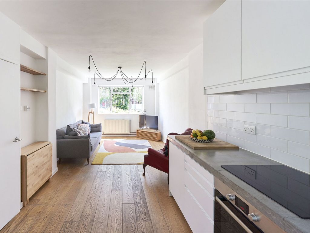 1 bed flat for sale in Mile End Road, London E1, £300,000