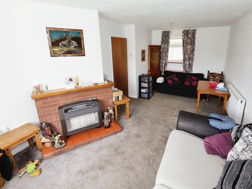 4 bed semi-detached house for sale in Pembroke Avenue, Wolverhampton WV2, £210,000
