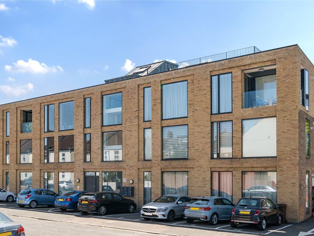 1 bed flat for sale in Liddon Road, Bromley BR1, £275,000