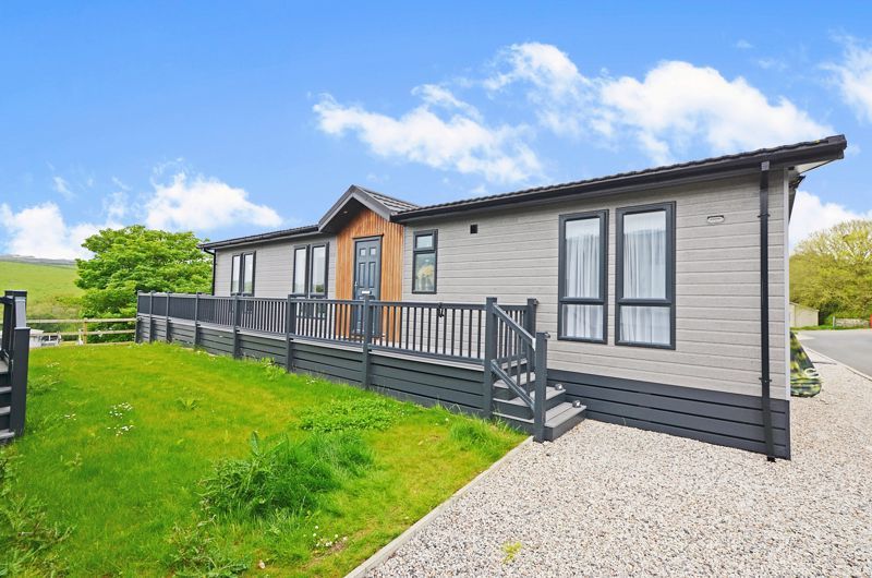 2 bed lodge for sale in Newquay TR8, £260,000