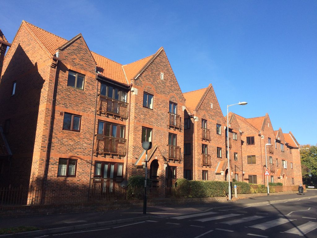 2 bed flat for sale in Tynedale Square, Highwoods, Colchester CO4, £170,000
