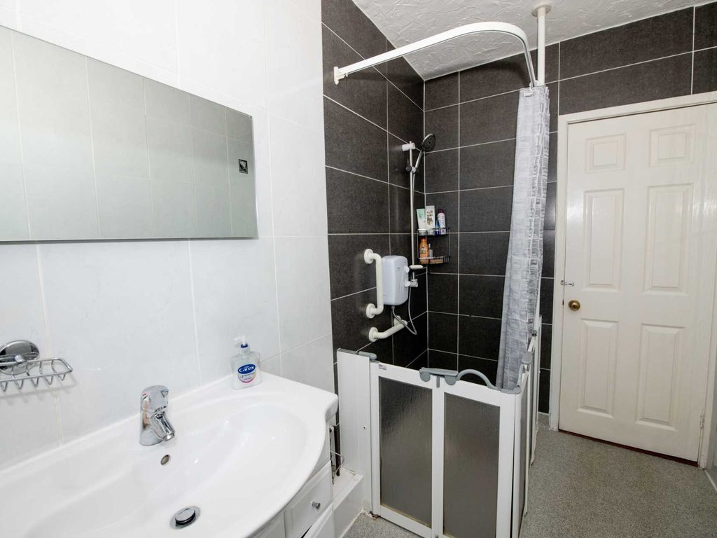 2 bed flat for sale in Eagles Nest, Prestwich M25, £195,000