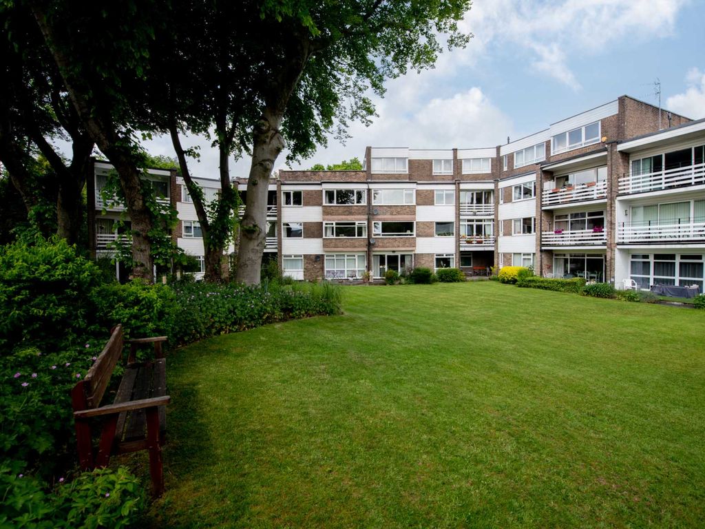 2 bed flat for sale in Eagles Nest, Prestwich M25, £195,000