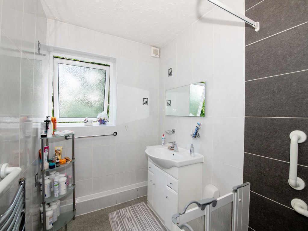 2 bed flat for sale in Eagles Nest, Prestwich M25, £195,000