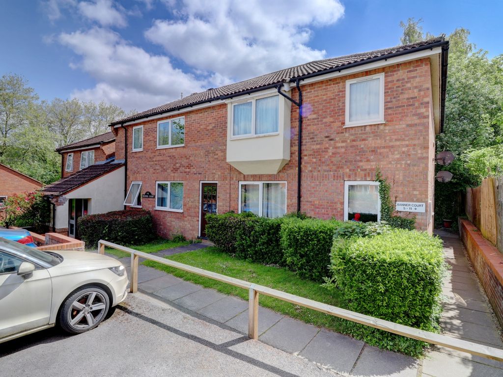 2 bed flat for sale in Banner Court, Eaton Avenue, High Wycombe HP12, £200,000