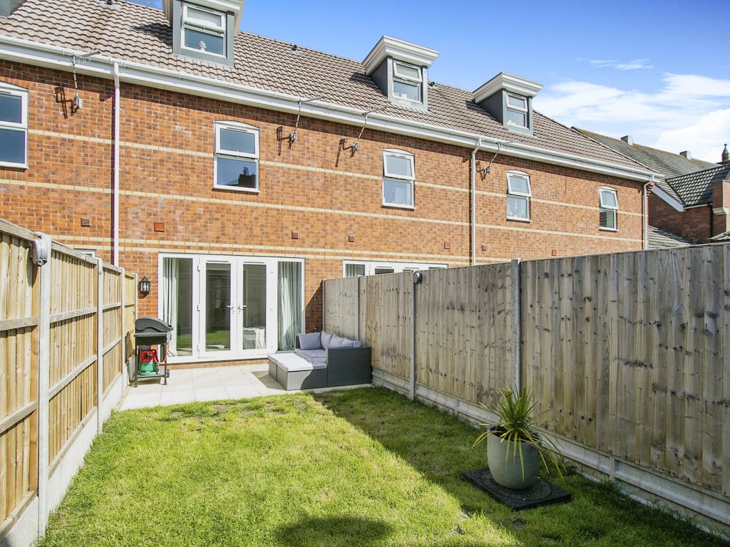 3 bed terraced house for sale in Spring Road, Bournemouth BH1, £325,000