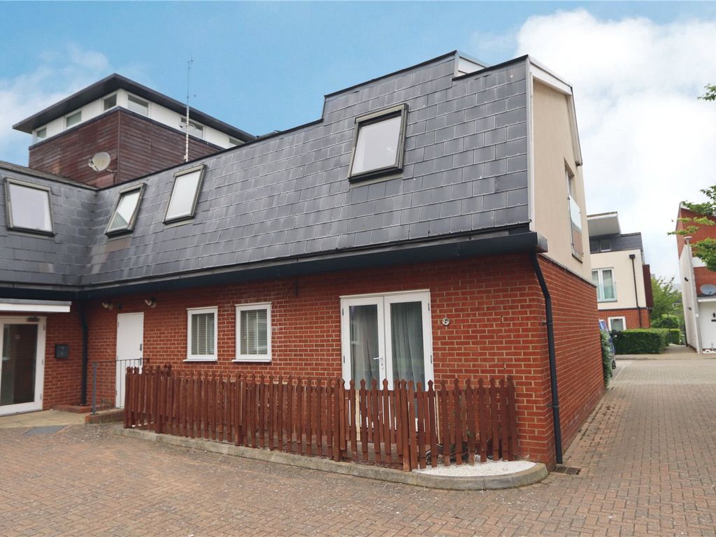 1 bed flat for sale in Addenbrookes Road, Newport Pagnell, Buckinghamshire MK16, £190,000