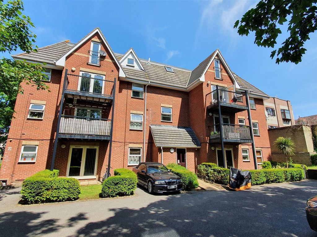 2 bed flat for sale in Florence Road, Boscombe, Bournemouth BH5, £200,000