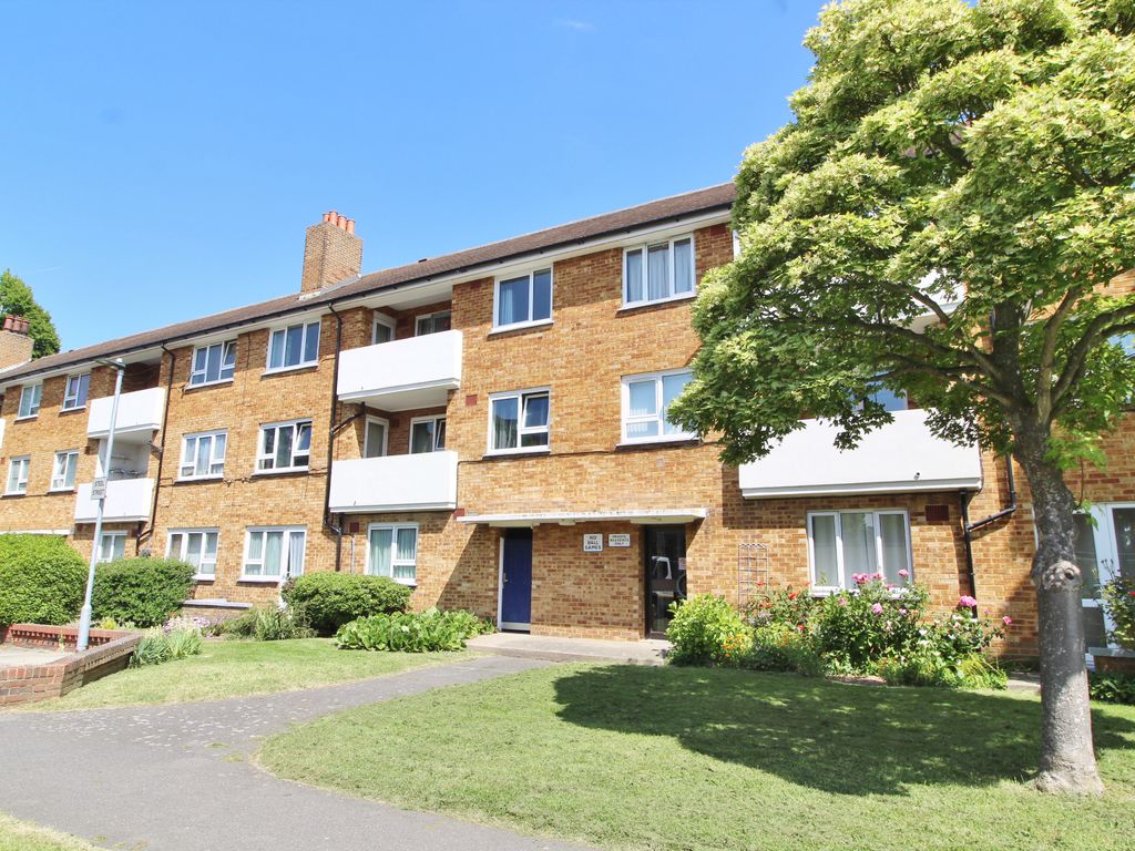 1 bed flat for sale in Kings Road, Southsea PO5, £139,950