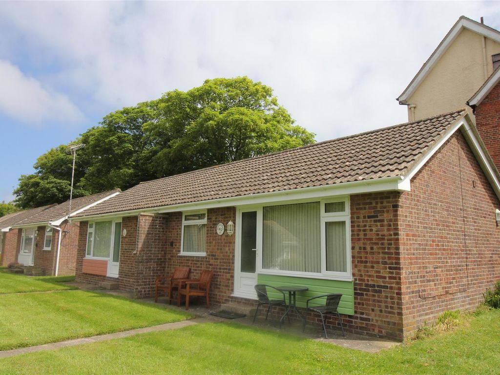 2 bed property for sale in Royal Chalet Park, Paston Road, Mundesley, Norwich NR11, £92,500