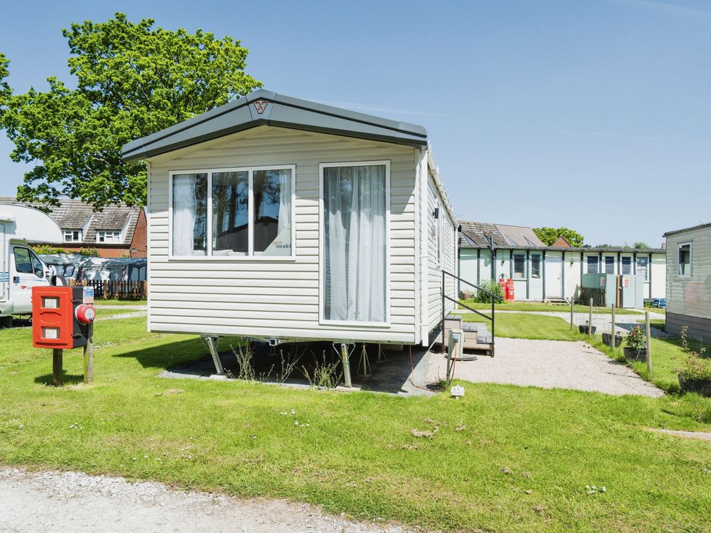 2 bed mobile/park home for sale in Holt Road, Little Snoring, Fakenham, Norfolk NR21, £65,000
