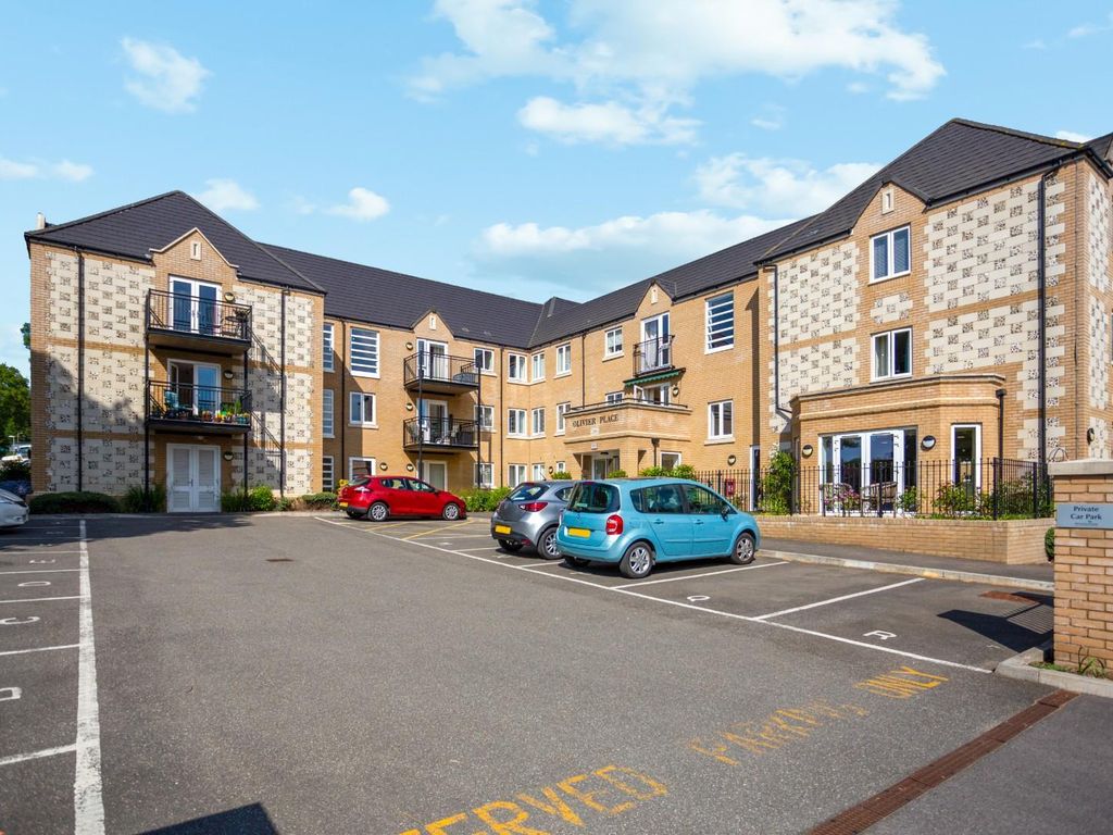 1 bed flat for sale in Hart Close, Wilton, Salisbury SP2, £230,000