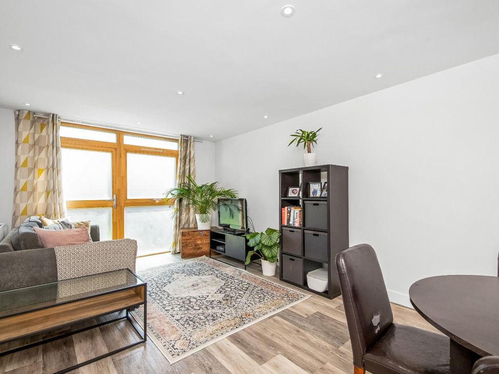 2 bed maisonette for sale in Birch Grove, Lee, London SE12, £325,000