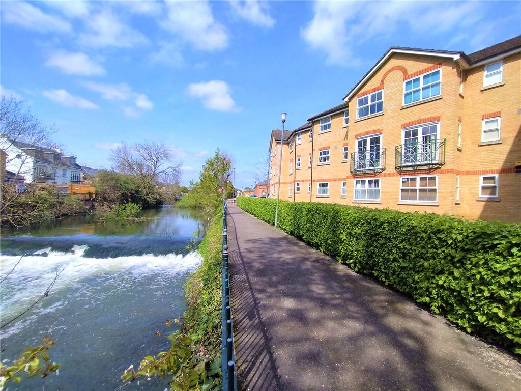 2 bed flat for sale in Harston Drive, Enfield, Middlesex EN3, £295,000