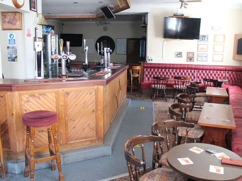 Pub/bar for sale in Commercial Road, Pontypool NP4, £225,000