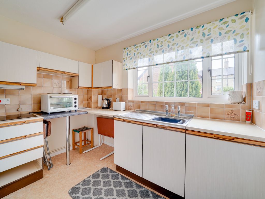 2 bed flat for sale in Kings Walk, Upper King Street, Royston SG8, £200,000