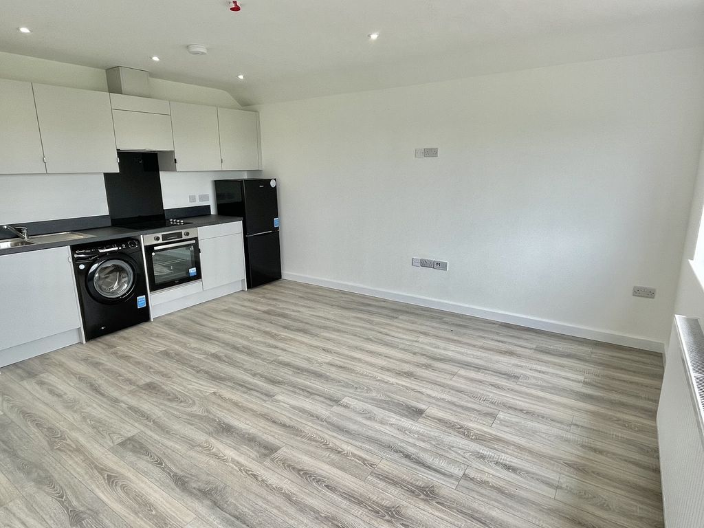 2 bed flat for sale in Blue Banks Avenue, Glen Parva, Leicester, Leicestershire. LE2, £193,000
