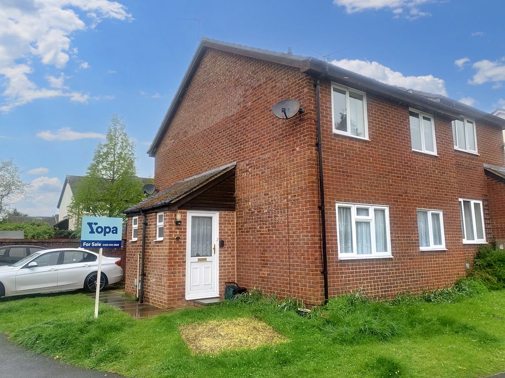 1 bed end terrace house for sale in Flodden Drive, Calcot, Reading RG31, £265,000