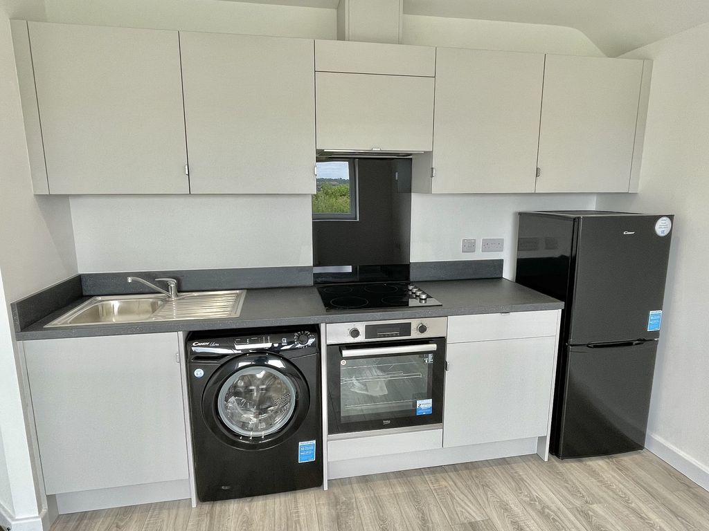 2 bed flat for sale in Blue Banks Avenue, Glen Parva, Leicester, Leicestershire. LE2, £197,500