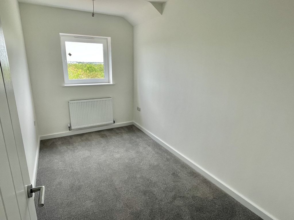 2 bed flat for sale in Blue Banks Avenue, Glen Parva, Leicester, Leicestershire. LE2, £197,500