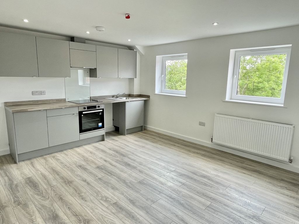 1 bed flat for sale in Blue Banks Avenue, Glen Parva, Leicester, Leicestershire. LE2, £165,000