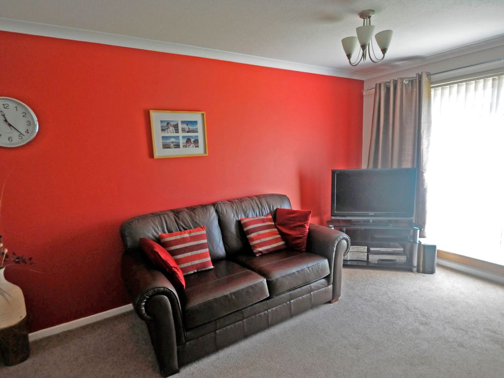 3 bed semi-detached house for sale in Sherburn Gardens, Glasgow G69, £185,000