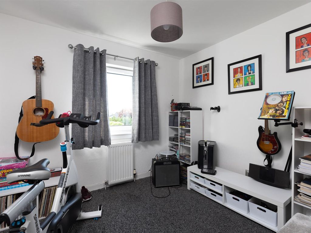 3 bed property for sale in Potterhill Gardens, Perth PH2, £162,000