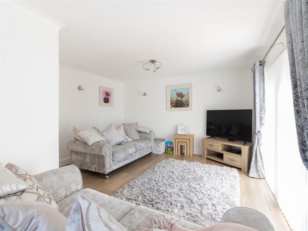 3 bed property for sale in Potterhill Gardens, Perth PH2, £162,000