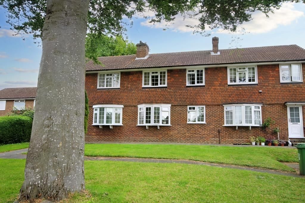 1 bed flat for sale in Ashdale, Great Bookham KT23, £205,000